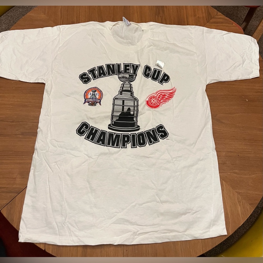 Vintage New Red Wings 2002 Stanley Cup Champions Tshirt